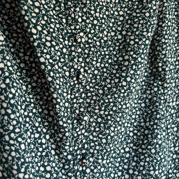 NWT Green Floral Abercrombie Blouse- Medium - Picture 3 of 4